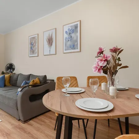 Apartament We Wroclawiu Z Dwiema Sypialniami, Wanna I Biurkiem Do Pracy Zdalnej By Renters Апартаменты *